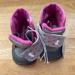NWT Gray pink little girl baby boots
